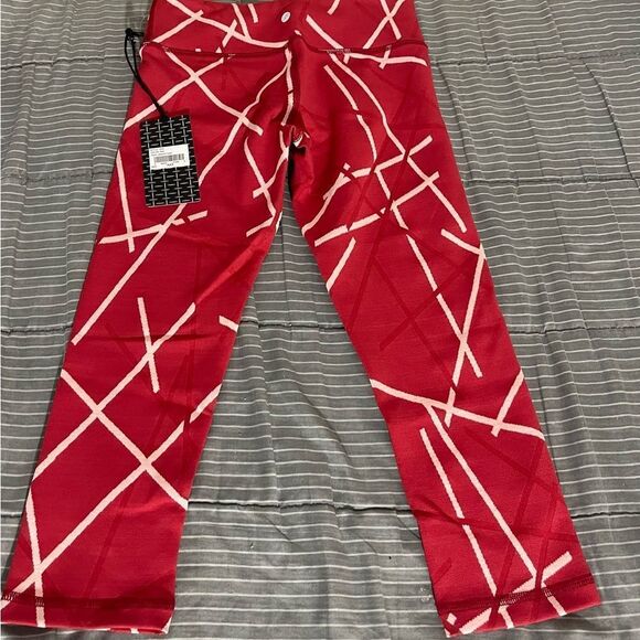 NWT Vimmia Hatch Jacquard Red White Pattern Leggings - Picture 5 of 9